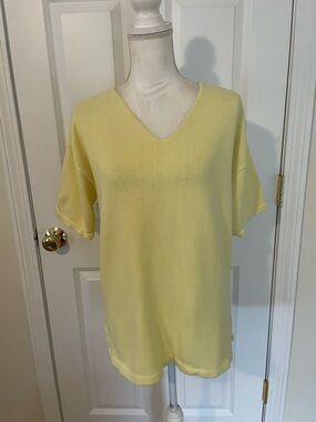 V-Neck Short Sleeve sweater Top in Soft Yellow